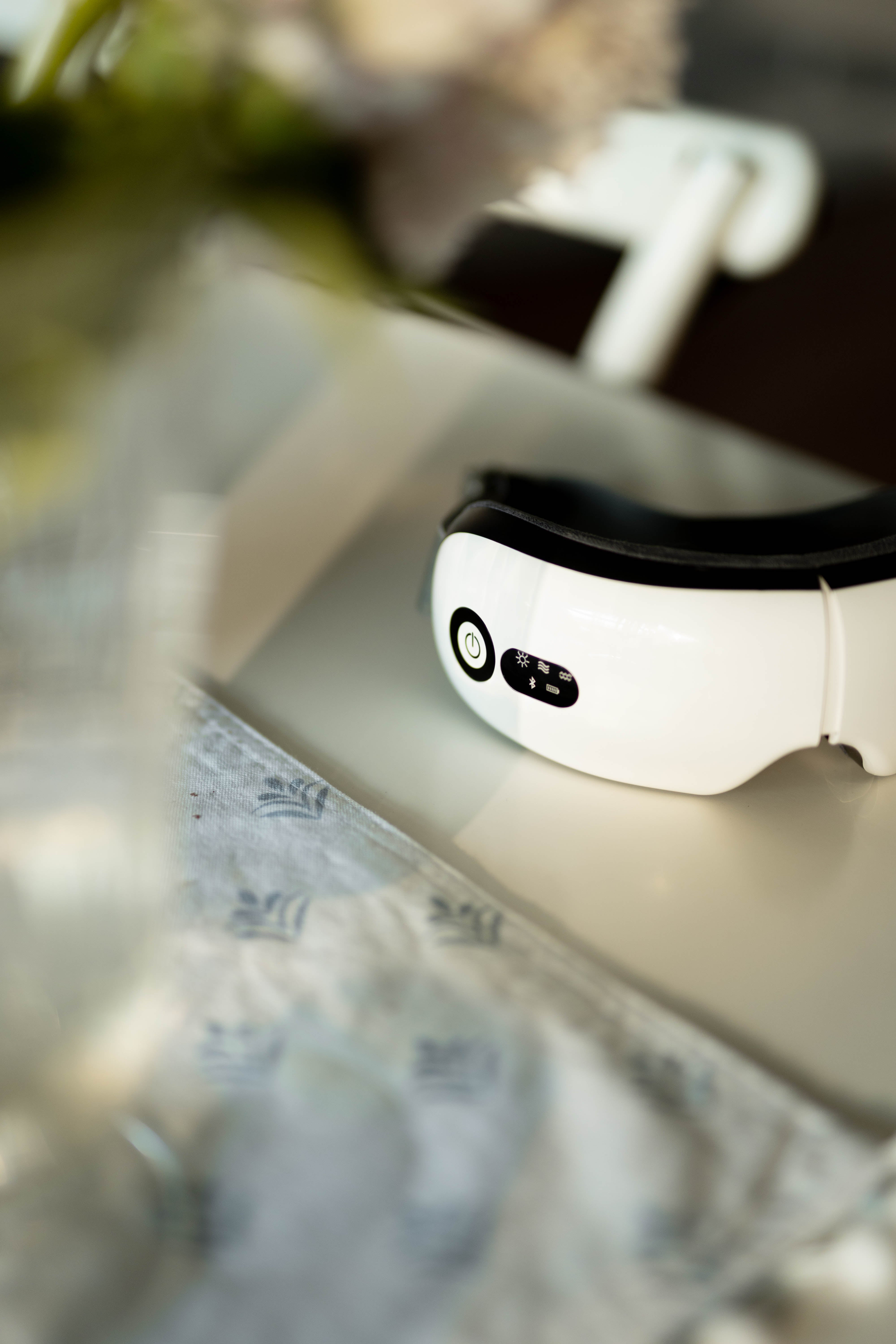 Eye massager