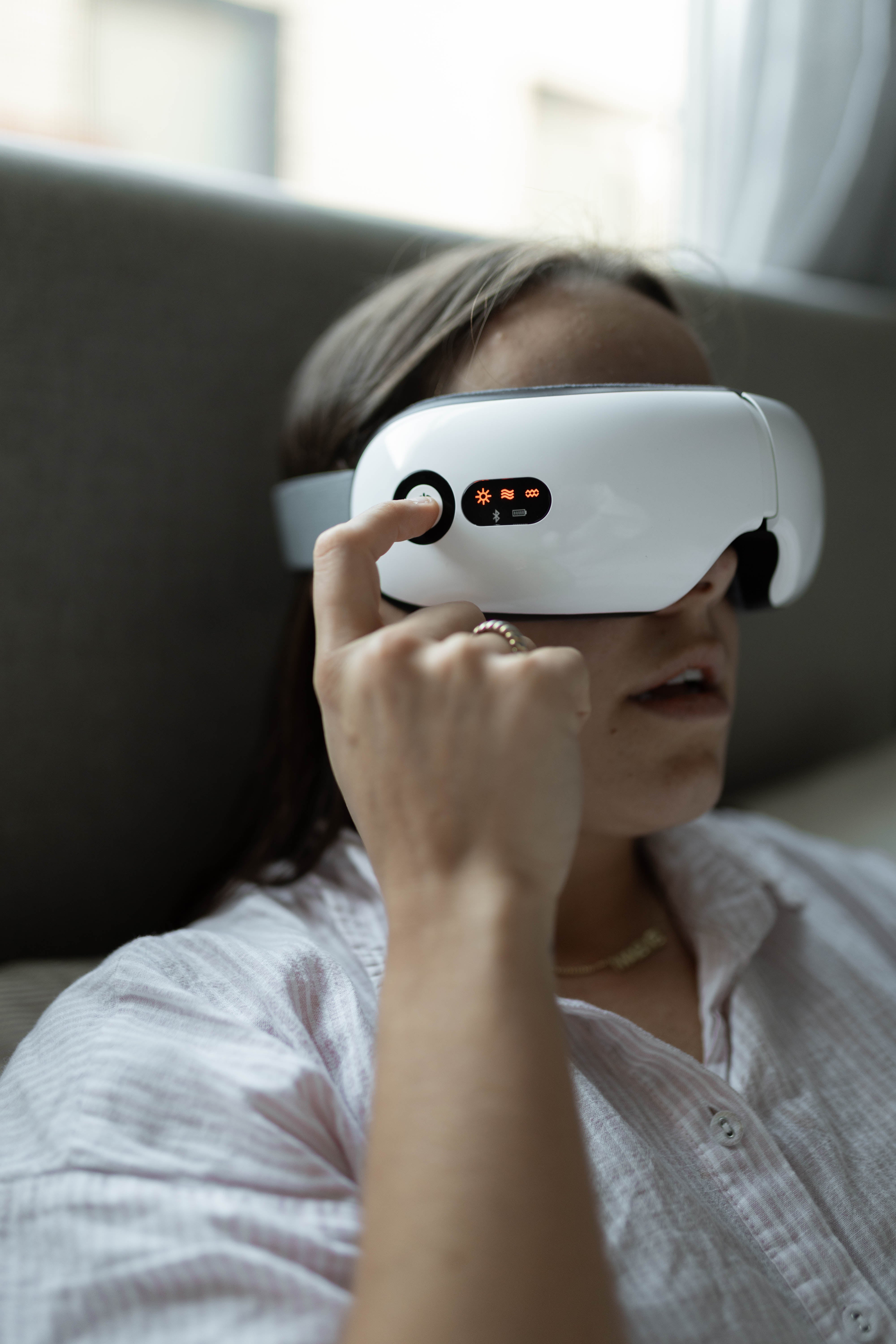 Eye massager